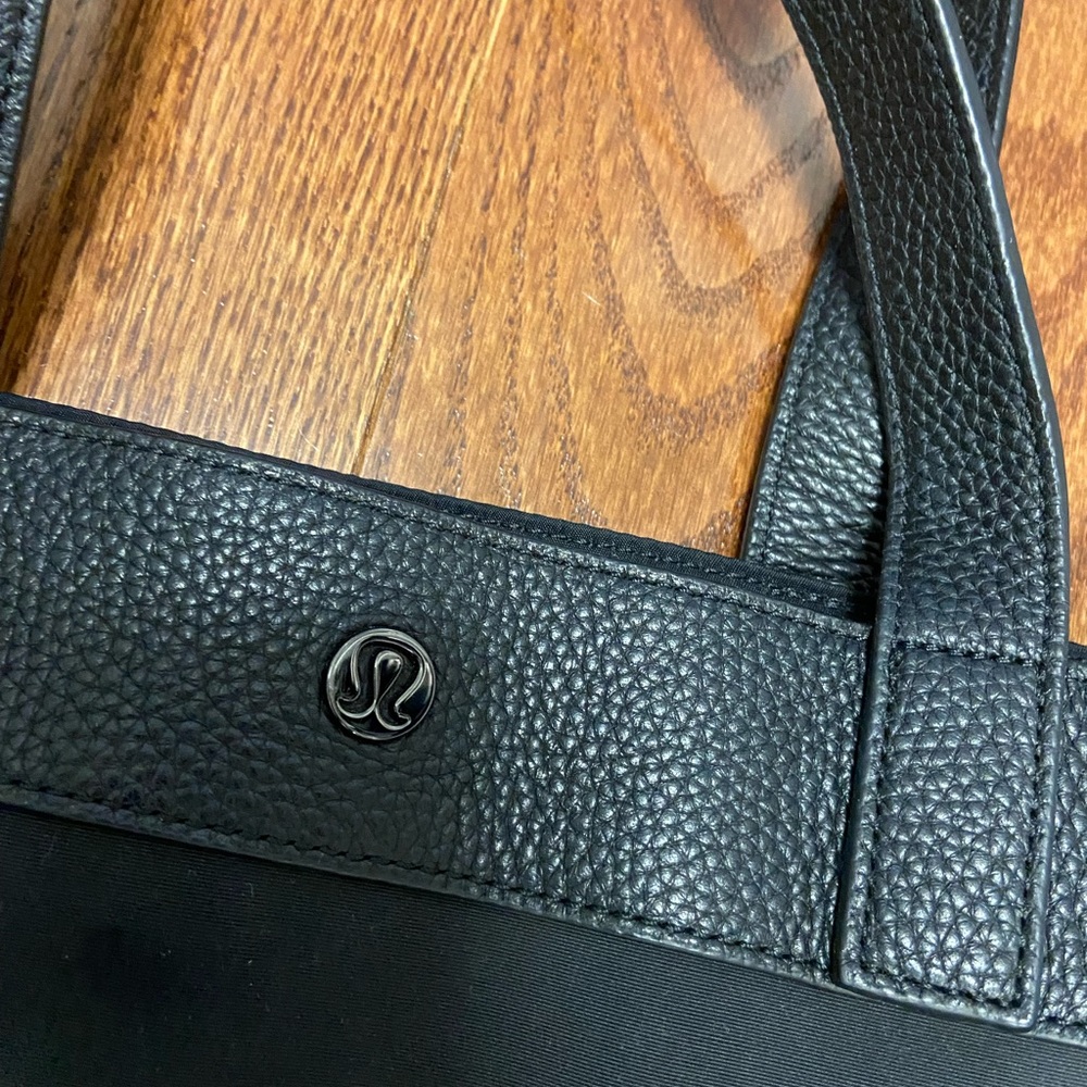 Lululemon bag - Picture 2 of 6